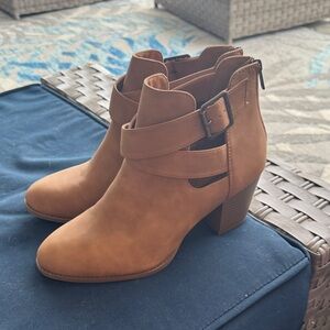 City Classified Tan Buckle Ankle Booties Size 10